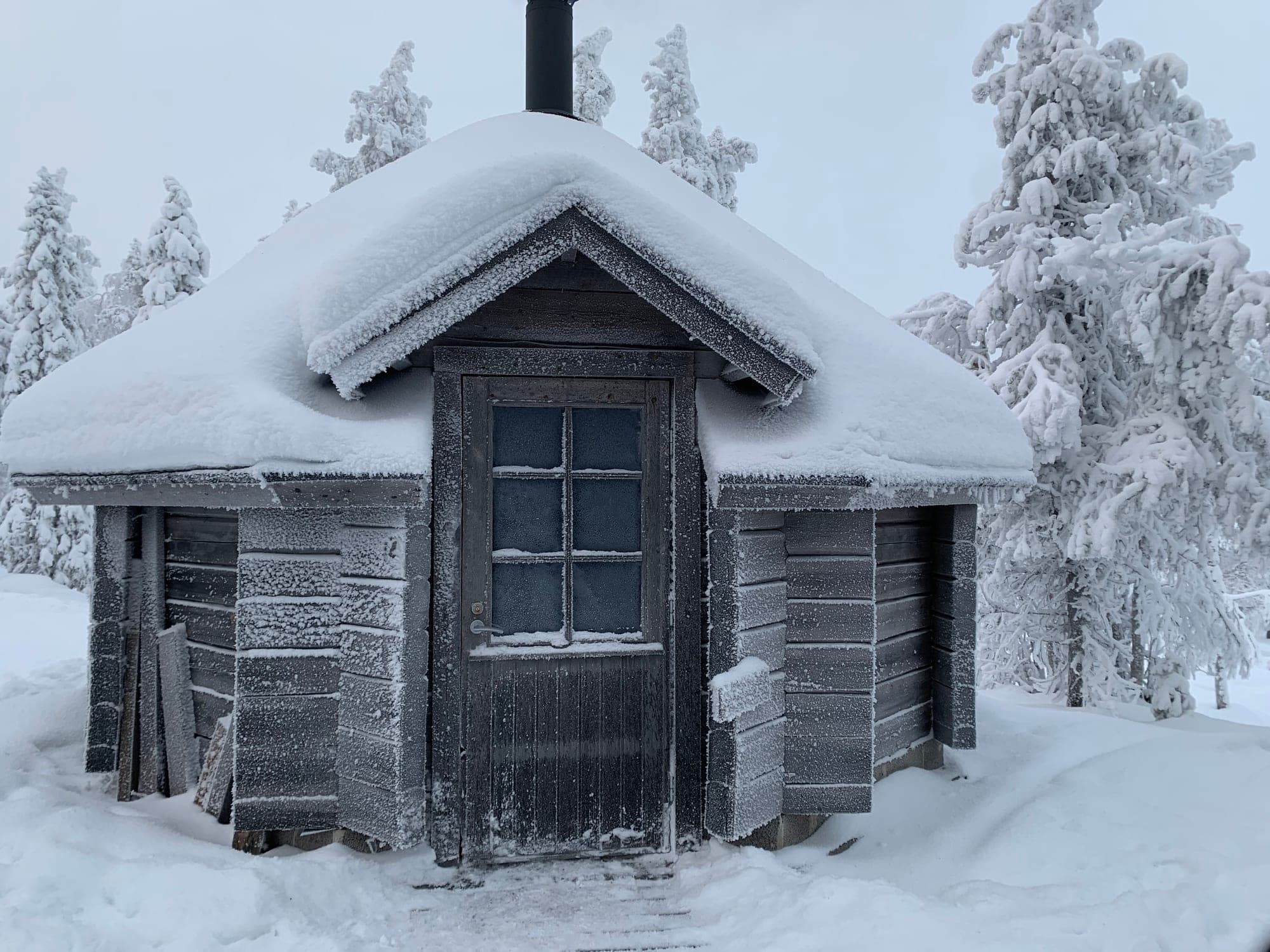 Moottorikelkkailua Vilmavaaran kodalle